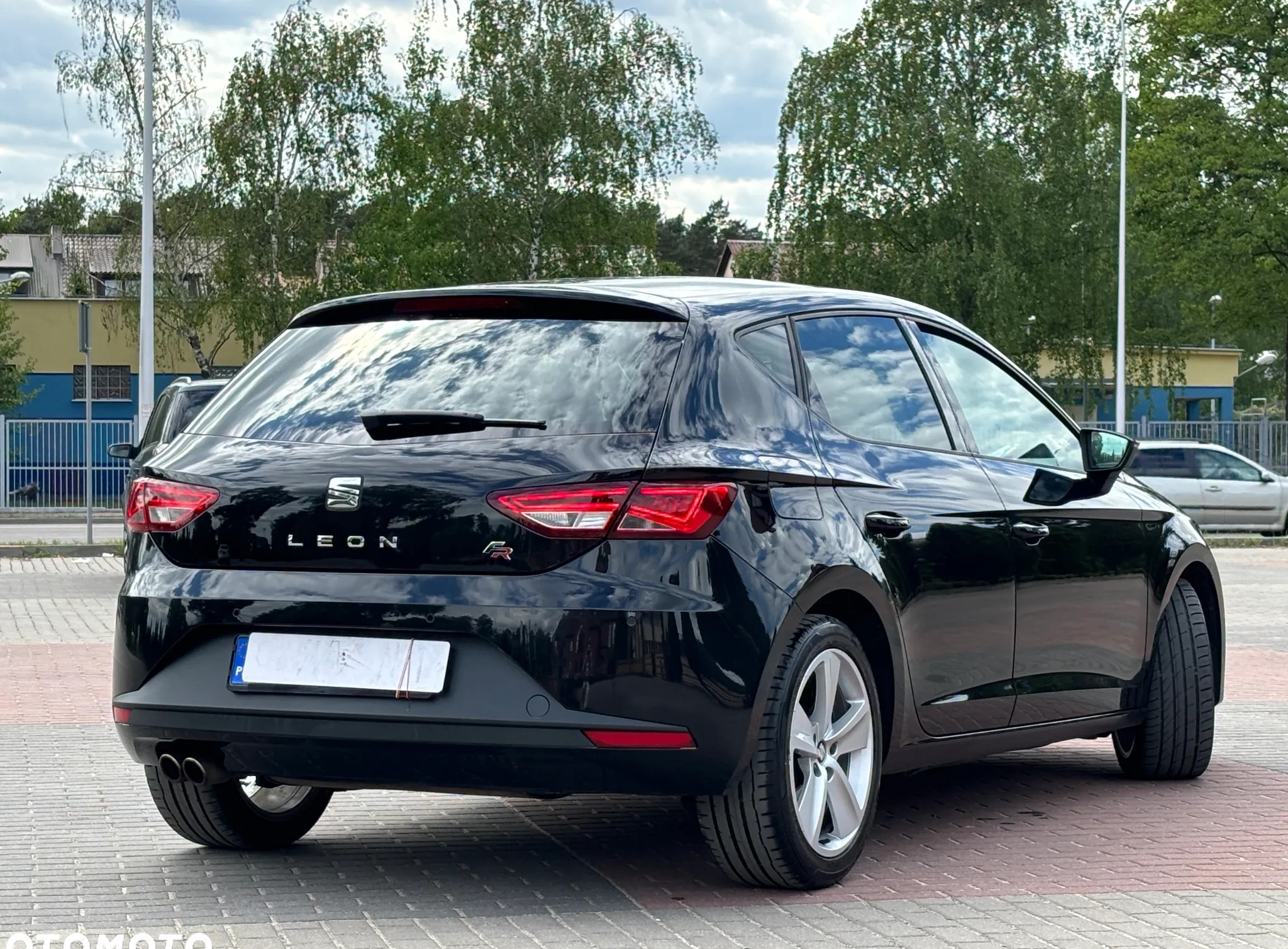 Seat Leon cena 42800 przebieg: 189000, rok produkcji 2015 z Ostrołęka małe 781